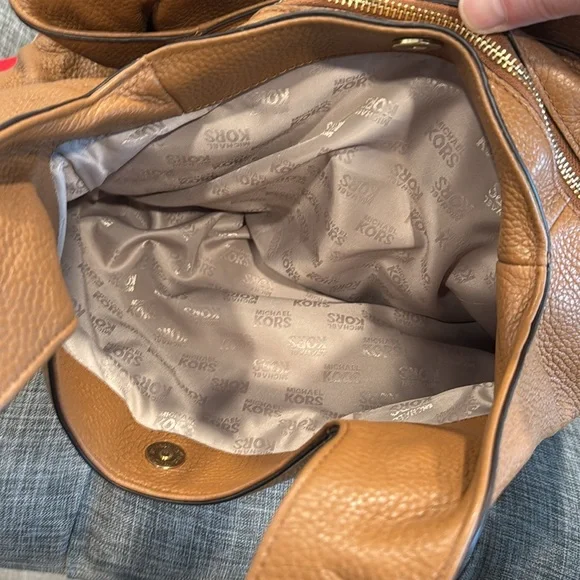 Michael Kors Bag Fulton Large Brown Pebbled Leather Logo Strap Shoulder Bag - Picture 14 of 17